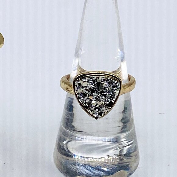 Set of 5 Gold Tone Fashion Rings Various Sizes New - Picture 3 of 5